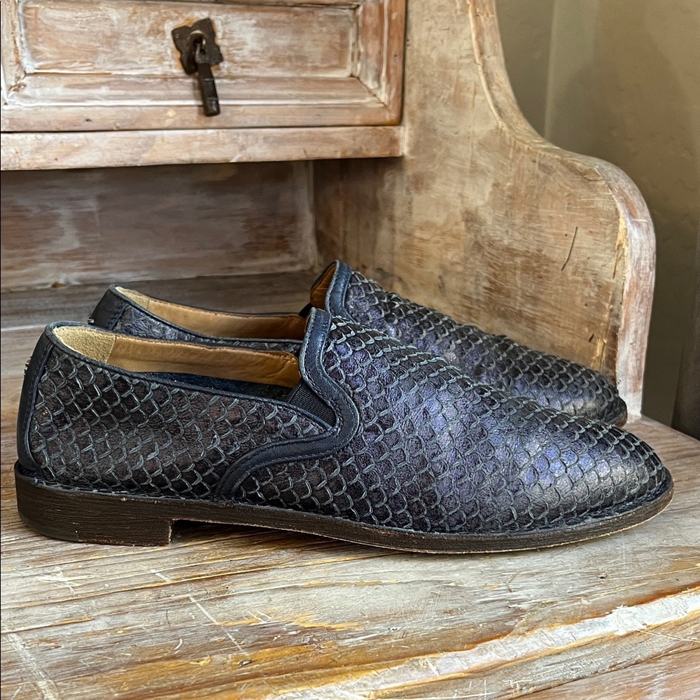 🤎 Trask Ali Loafers Size 7.5 Snakeskin embossed leather navy blue